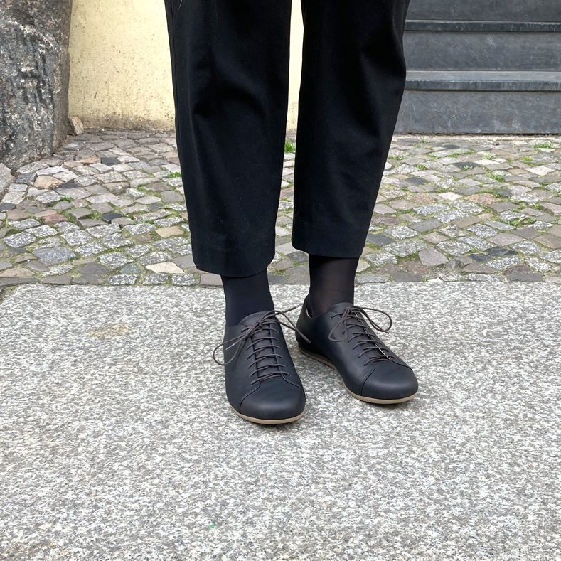 Der Schwarze Schuh