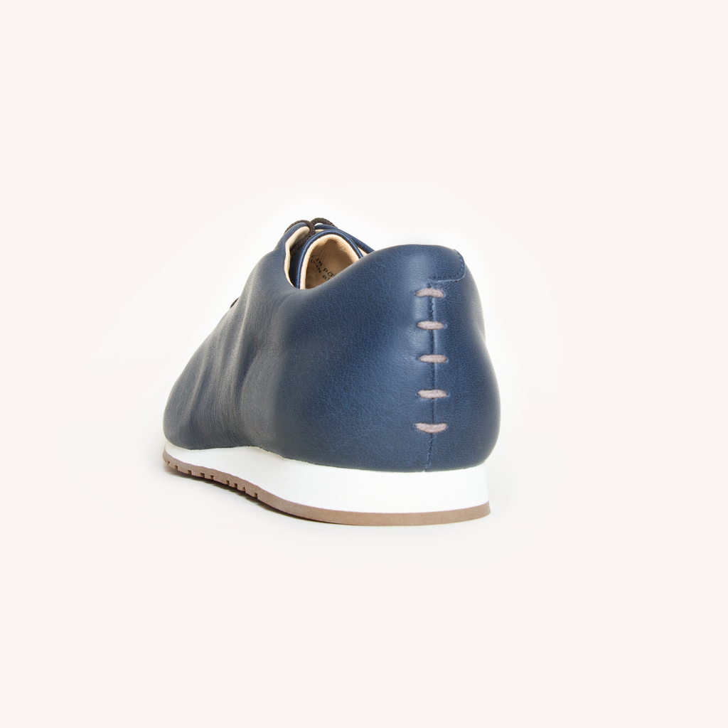 DAS (slightly dunkel) BLUE SNEAKER